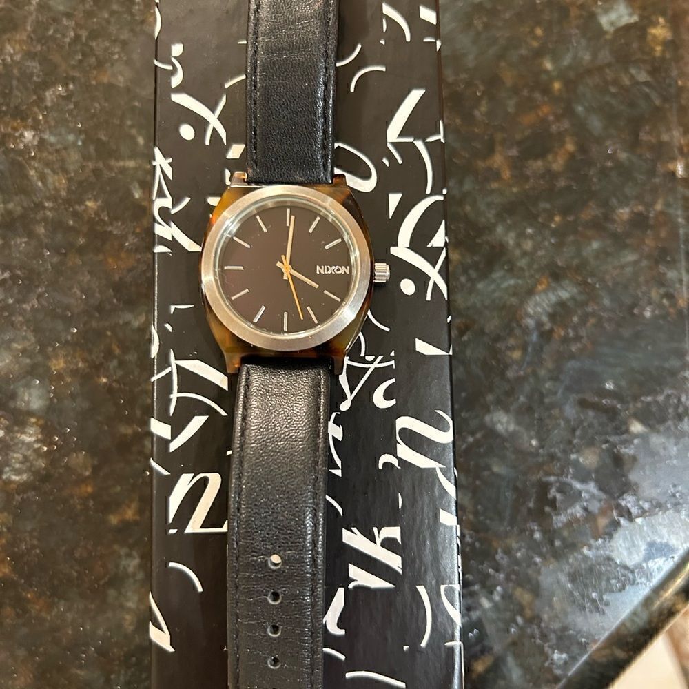 Men’s Nixon, stainless steel, silver/black quartz watch - Picture 2 of 8